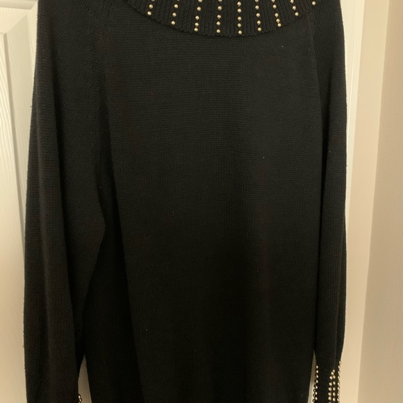 Sweater - Picture 4 of 4